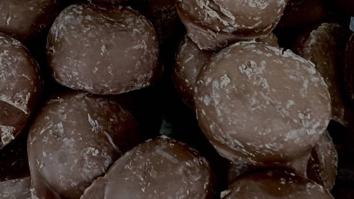 Aniseed Rings – Dark Chocolate